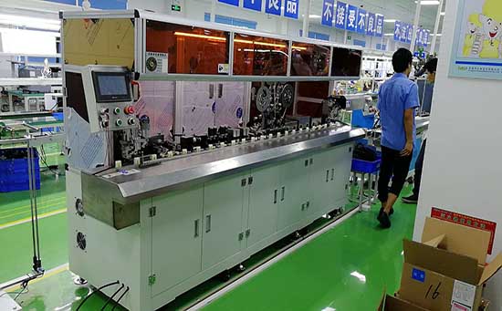 自動裁線刷剪編織包銅箔去鋁箔機(jī) 自動裁線刷剪編織包銅箔去鋁箔機(jī)